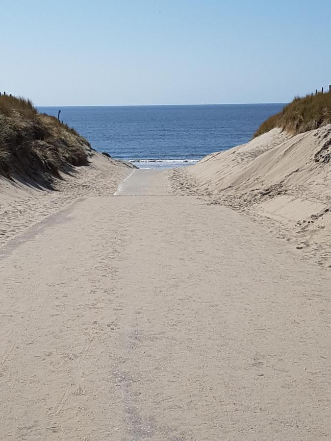 Romantisch Huisje Nabij Het Strand Met Uitzicht Op De Tulpenvelden Julianadorp Esterno foto