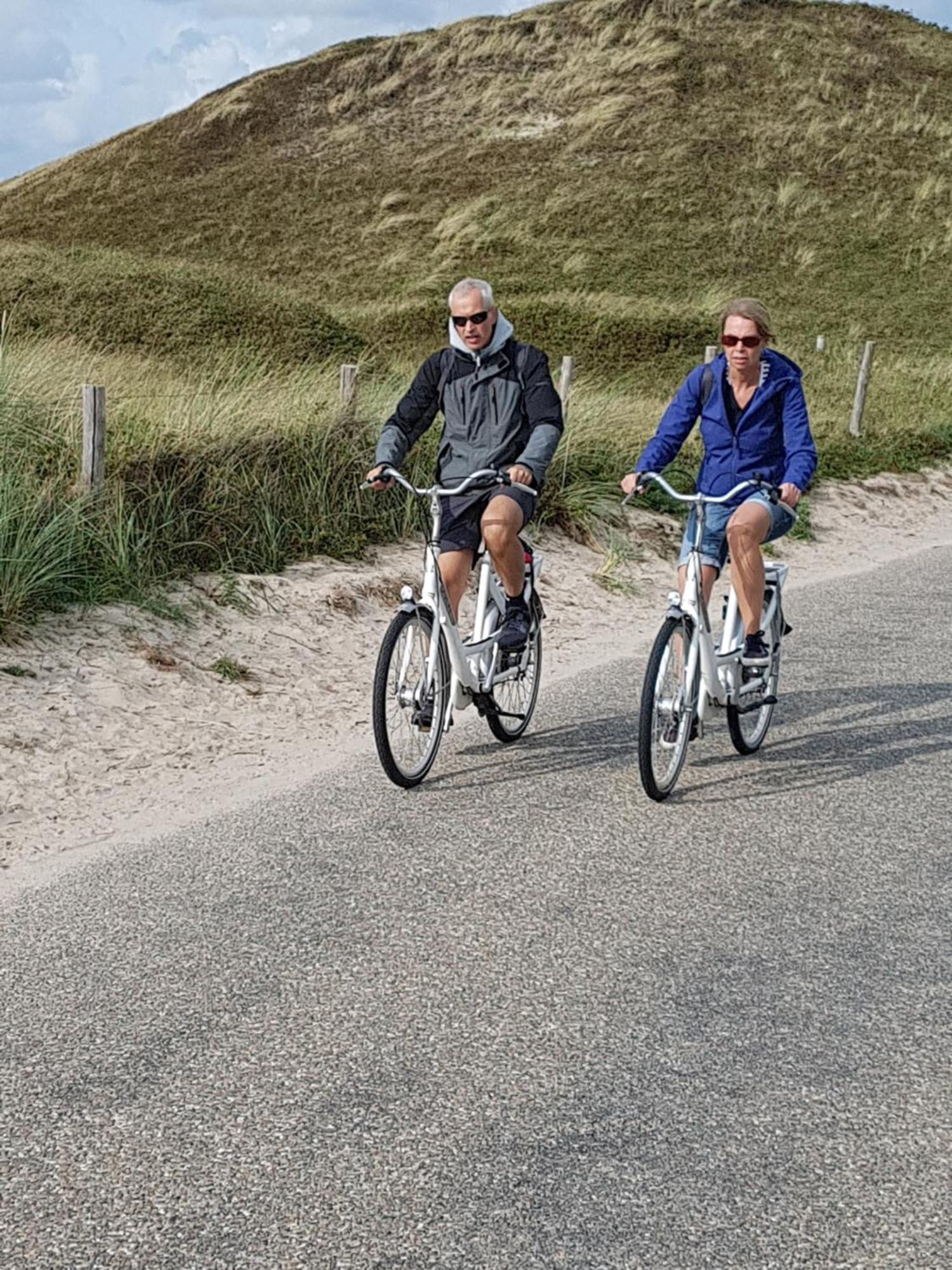 Romantisch Huisje Nabij Het Strand Met Uitzicht Op De Tulpenvelden Julianadorp Esterno foto